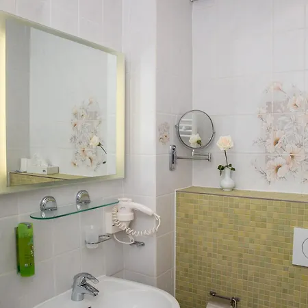 Fritz Schoene Lage Im Gruenen Mit Regionaler Kueche Kostenfreien Parkplaetzen Und E Ladestation ホテル 3*