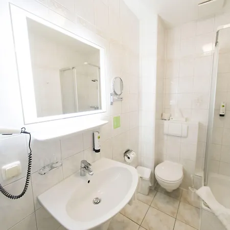 Fritz Schoene Lage Im Gruenen Mit Regionaler Kueche Kostenfreien Parkplaetzen Und E Ladestation