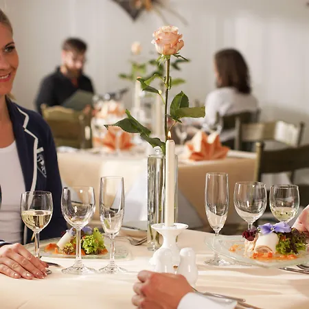 ホテル Fritz Schoene Lage Im Gruenen Mit Regionaler Kueche Kostenfreien Parkplaetzen Und E Ladestation