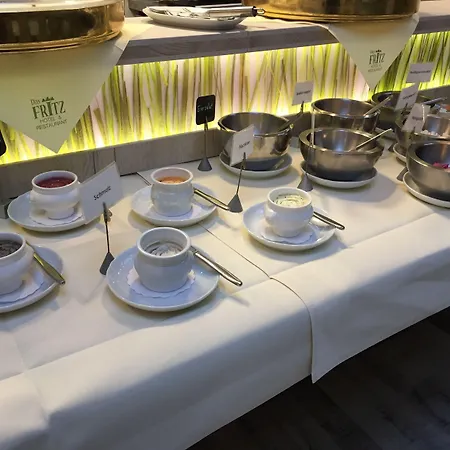 Fritz Schoene Lage Im Gruenen Mit Regionaler Kueche Kostenfreien Parkplaetzen Und E Ladestation 3* シュヴェリーン