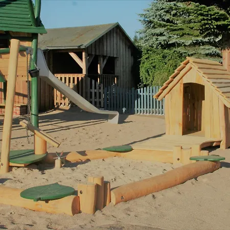 Fritz Schoene Lage Im Gruenen Mit Regionaler Kueche Kostenfreien Parkplaetzen Und E Ladestation シュヴェリーン