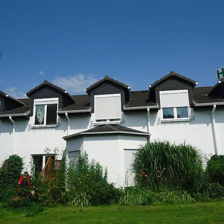 Fritz Schoene Lage Im Gruenen Mit Regionaler Kueche Kostenfreien Parkplaetzen Und E Ladestation シュヴェリーン