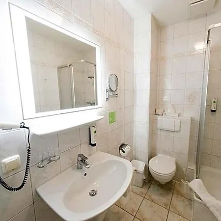 Hotel Fritz Schoene Lage Im Gruenen Mit Regionaler Kueche Kostenfreien Parkplaetzen Und E Ladestation