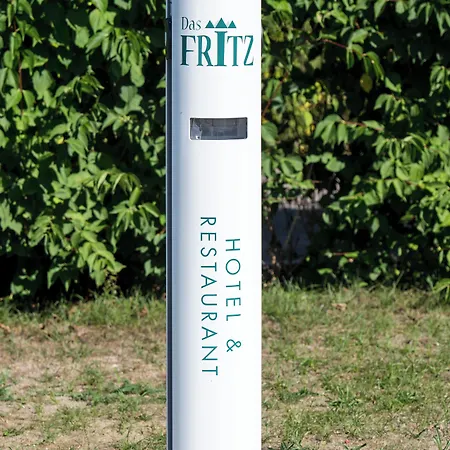 Fritz Schoene Lage Im Gruenen Mit Regionaler Kueche Kostenfreien Parkplaetzen Und E Ladestation シュヴェリーン