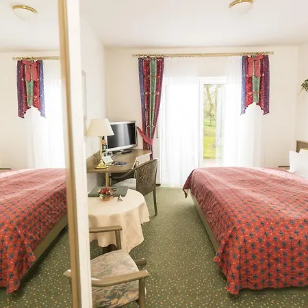 Otel Fritz Schoene Lage Im Gruenen Mit Regionaler Kueche Kostenfreien Parkplaetzen Und E Ladestation