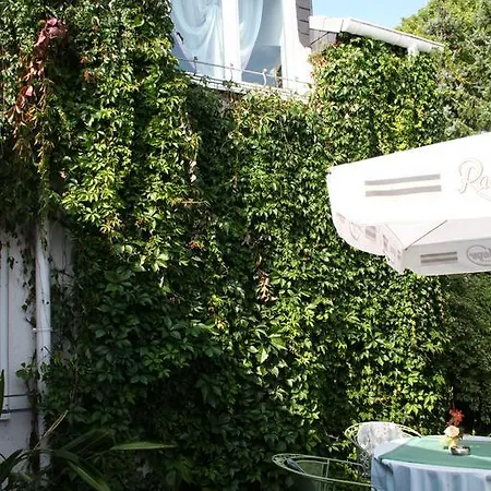 Fritz Schoene Lage Im Gruenen Mit Regionaler Kueche Kostenfreien Parkplaetzen Und E Ladestation ホテル 3*