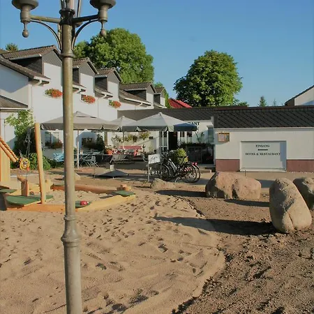 Fritz Schoene Lage Im Gruenen Mit Regionaler Kueche Kostenfreien Parkplaetzen Und E Ladestation ホテル シュヴェリーン