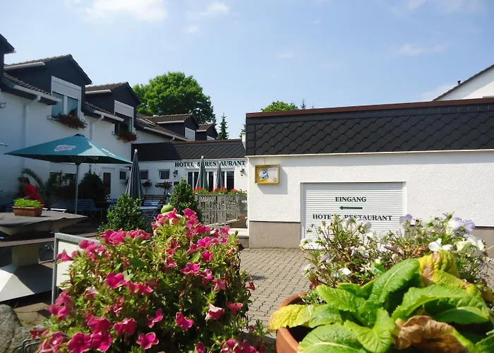 Fritz Schoene Lage Im Gruenen Mit Regionaler Kueche Kostenfreien Parkplaetzen Und E Ladestation ホテル シュヴェリーン