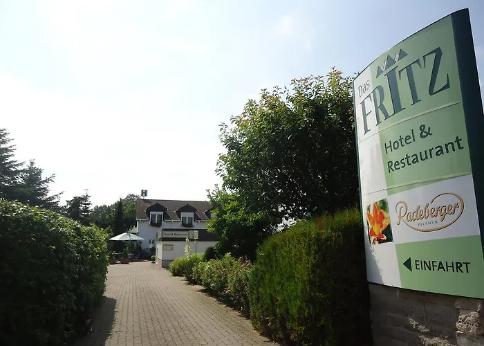 Fritz Schoene Lage Im Gruenen Mit Regionaler Kueche Kostenfreien Parkplaetzen Und E Ladestation ホテル シュヴェリーン