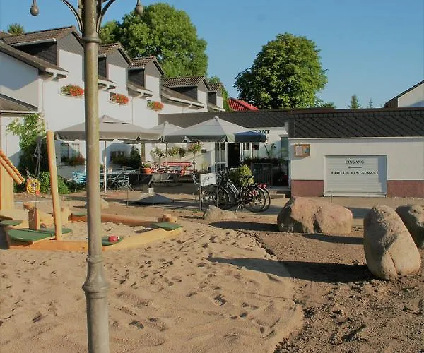 Fritz Schoene Lage Im Gruenen Mit Regionaler Kueche Kostenfreien Parkplaetzen Und E Ladestation ホテル シュヴェリーン
